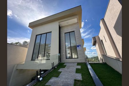 Casa de condomínio à venda com 304m², 4 quartos e 4 vagasFachada