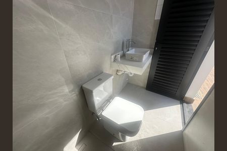 Casa de condomínio à venda com 304m², 4 quartos e 4 vagasBanheiro 2