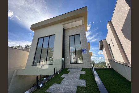 Casa de condomínio à venda com 304m², 4 quartos e 4 vagasFachada