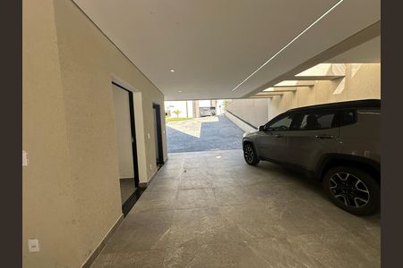 Casa de condomínio à venda com 304m², 4 quartos e 4 vagasGaragem