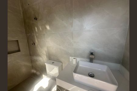 Casa de condomínio à venda com 304m², 4 quartos e 4 vagasBanheiro 2