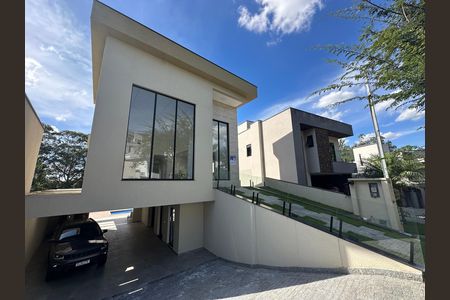 Casa de condomínio à venda com 304m², 4 quartos e 4 vagasFachada