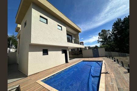 Casa de condomínio à venda com 304m², 4 quartos e 4 vagasPiscina