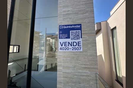 Casa de condomínio à venda com 304m², 4 quartos e 4 vagasFachada