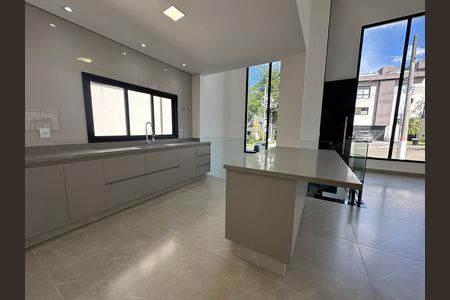 Casa de condomínio à venda com 304m², 4 quartos e 4 vagasCozinha