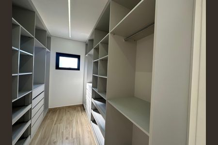 Casa de condomínio à venda com 304m², 4 quartos e 4 vagasCloset da suíte 2