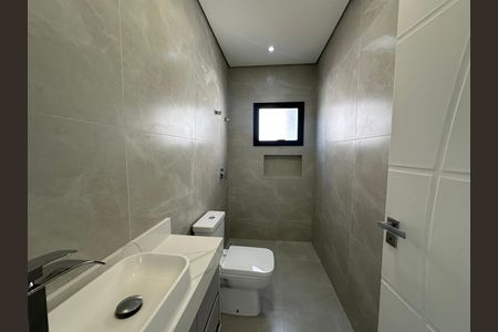 Casa de condomínio à venda com 304m², 4 quartos e 4 vagasBanheiro 1