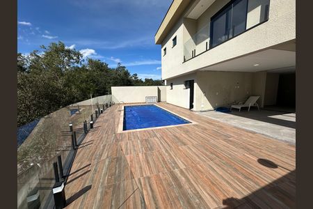 Casa de condomínio à venda com 304m², 4 quartos e 4 vagasPiscina