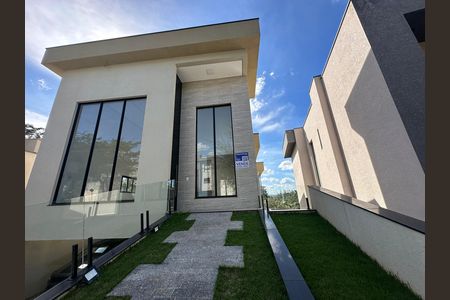 Casa de condomínio à venda com 304m², 4 quartos e 4 vagasFachada