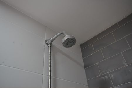 Banheiro de apartamento para alugar com 1 quarto, 30m² em Tucuruvi, São Paulo