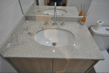 Banheiro de apartamento para alugar com 1 quarto, 30m² em Tucuruvi, São Paulo