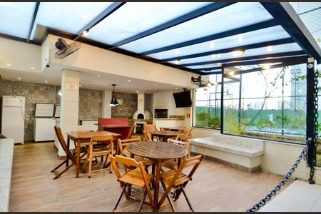 Apartamento para alugar com 82m², 2 quartos e 2 vagas Apartamento para alugar com 82m², 2 quartos e 2 vagasÁrea comum - Churrasqueira