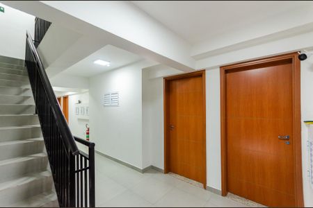 Studio para alugar com 25m², 1 quarto e sem vaga Studio para alugar com 25m², 1 quarto e sem vagaEscada