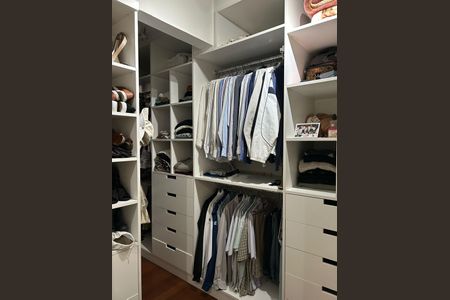 Apartamento à venda com 124m², 3 quartos e 3 vagas Apartamento à venda com 124m², 3 quartos e 3 vagasCloset