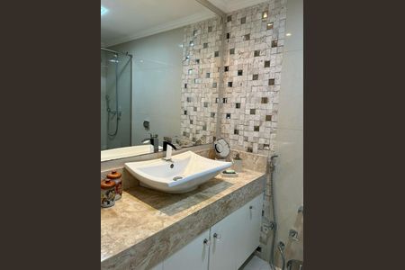 Apartamento à venda com 124m², 3 quartos e 3 vagas Apartamento à venda com 124m², 3 quartos e 3 vagasBanheiro