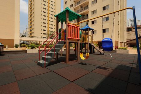 Apartamento à venda com 72m², 2 quartos e 1 vaga Apartamento à venda com 72m², 2 quartos e 1 vagaÁrea comum - Playground