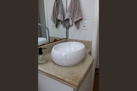 Apartamento à venda com 57m², 2 quartos e 1 vaga Apartamento à venda com 57m², 2 quartos e 1 vagaBanheiro da Suíte 2