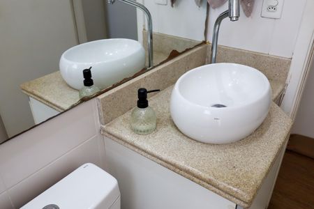 Apartamento à venda com 57m², 2 quartos e 1 vaga Apartamento à venda com 57m², 2 quartos e 1 vagaBanheiro da Suíte 2