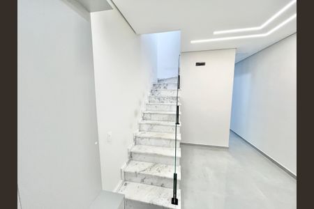 Casa à venda com 123m², 3 quartos e 2 vagasEscada