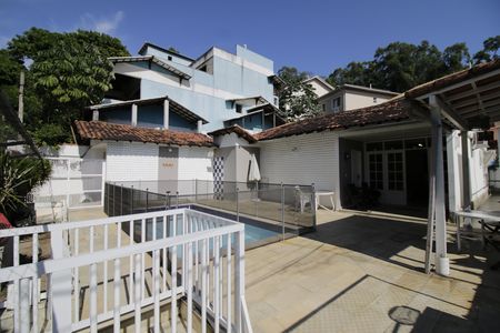 Casa de condomínio à venda com 375m², 4 quartos e 2 vagasQuintal