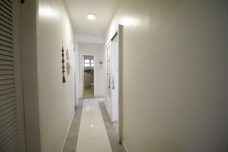 Casa de condomínio à venda com 375m², 4 quartos e 2 vagasCorredor