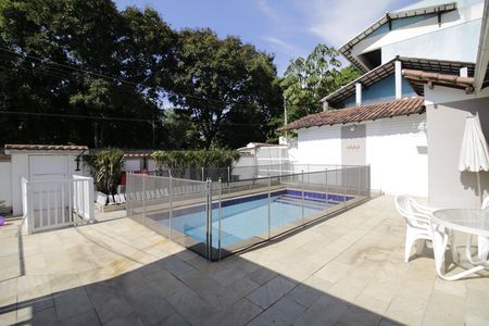 Casa de condomínio à venda com 375m², 4 quartos e 2 vagasQuintal