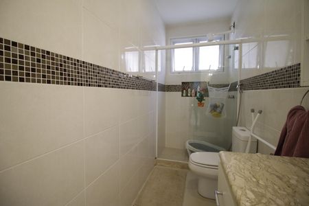 Casa de condomínio à venda com 375m², 4 quartos e 2 vagasBanheiro