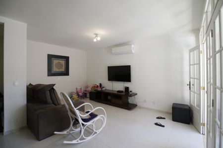 Casa de condomínio à venda com 375m², 4 quartos e 2 vagasSala