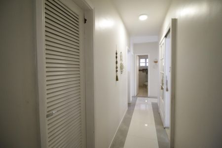 Casa de condomínio à venda com 375m², 4 quartos e 2 vagasCorredor