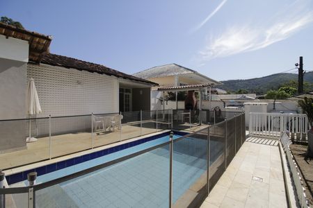 Casa de condomínio à venda com 375m², 4 quartos e 2 vagasQuintal