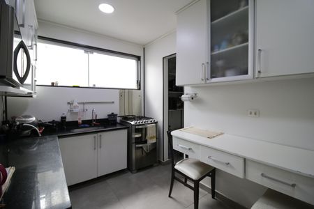 Casa de condomínio à venda com 375m², 4 quartos e 2 vagasCozinha