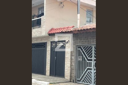 Casa à venda com 165m², 5 quartos e 1 vaga Casa à venda com 165m², 5 quartos e 1 vagaFachada