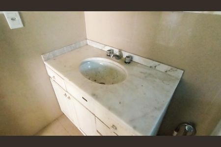 Casa à venda com 168m², 4 quartos e 2 vagas Casa à venda com 168m², 4 quartos e 2 vagasBanheiro 2