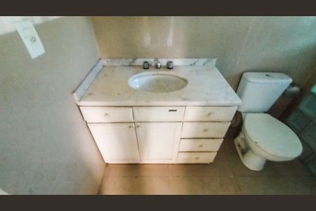 Casa à venda com 168m², 4 quartos e 2 vagas Casa à venda com 168m², 4 quartos e 2 vagasBanheiro 2