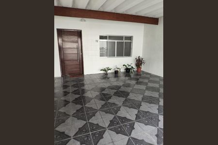 garagem de casa para alugar com 2 quartos, 125m² em Jardim das Oliveiras, São Paulo