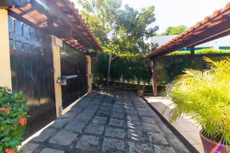 Casa de condomínio à venda com 230m², 4 quartos e 2 vagasÁrea externa
