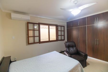 Casa de condomínio à venda com 230m², 4 quartos e 2 vagasSuíte 