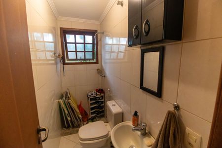Casa de condomínio à venda com 230m², 4 quartos e 2 vagasBanheiro de serviço