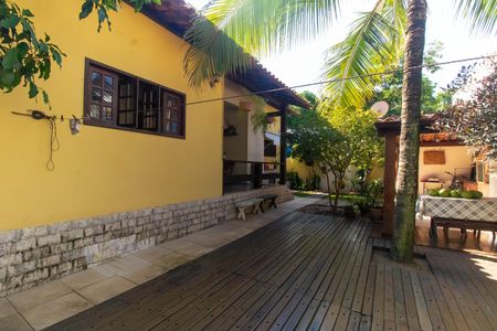 Casa de condomínio à venda com 230m², 4 quartos e 2 vagasÁrea externa