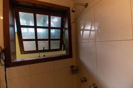 Casa de condomínio à venda com 230m², 4 quartos e 2 vagasBanheiro de serviço