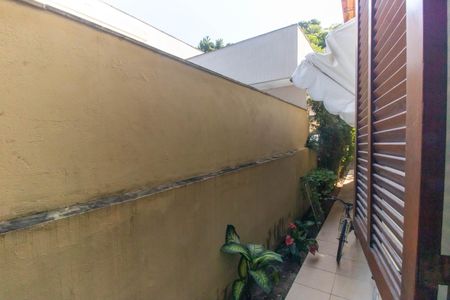 Casa de condomínio à venda com 230m², 4 quartos e 2 vagasVista do Quarto 