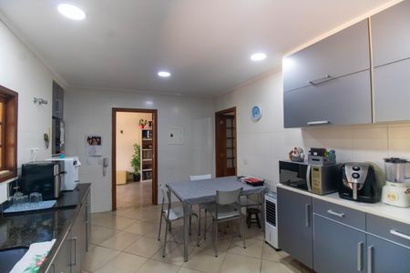 Casa de condomínio à venda com 230m², 4 quartos e 2 vagasCozinha
