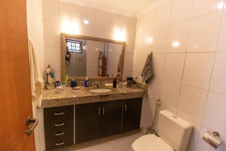 Casa de condomínio à venda com 230m², 4 quartos e 2 vagasBanheiro da Suíte 1