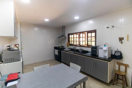 Casa de condomínio à venda com 230m², 4 quartos e 2 vagasCozinha