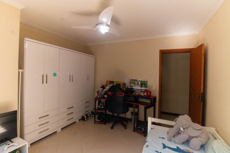 Casa de condomínio à venda com 230m², 4 quartos e 2 vagasQuarto 