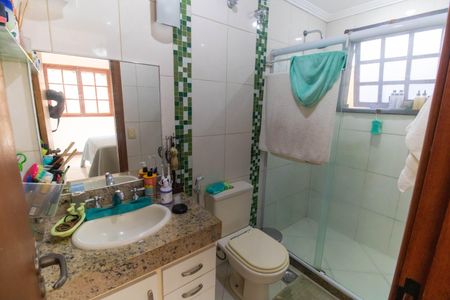 Casa de condomínio à venda com 230m², 4 quartos e 2 vagasBanheiro da Suíte 2