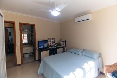 Casa de condomínio à venda com 230m², 4 quartos e 2 vagasSuíte 2