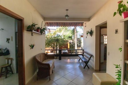 Casa de condomínio à venda com 230m², 4 quartos e 2 vagasVaranda