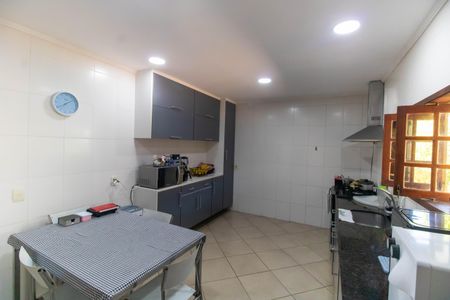 Casa de condomínio à venda com 230m², 4 quartos e 2 vagasCozinha