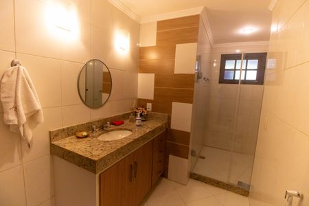 Casa de condomínio à venda com 230m², 4 quartos e 2 vagasBanheiro Social
